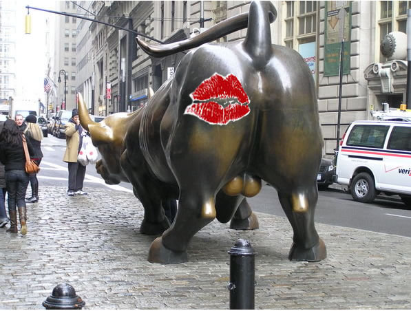 IMG: Wall Street Bull Kiss